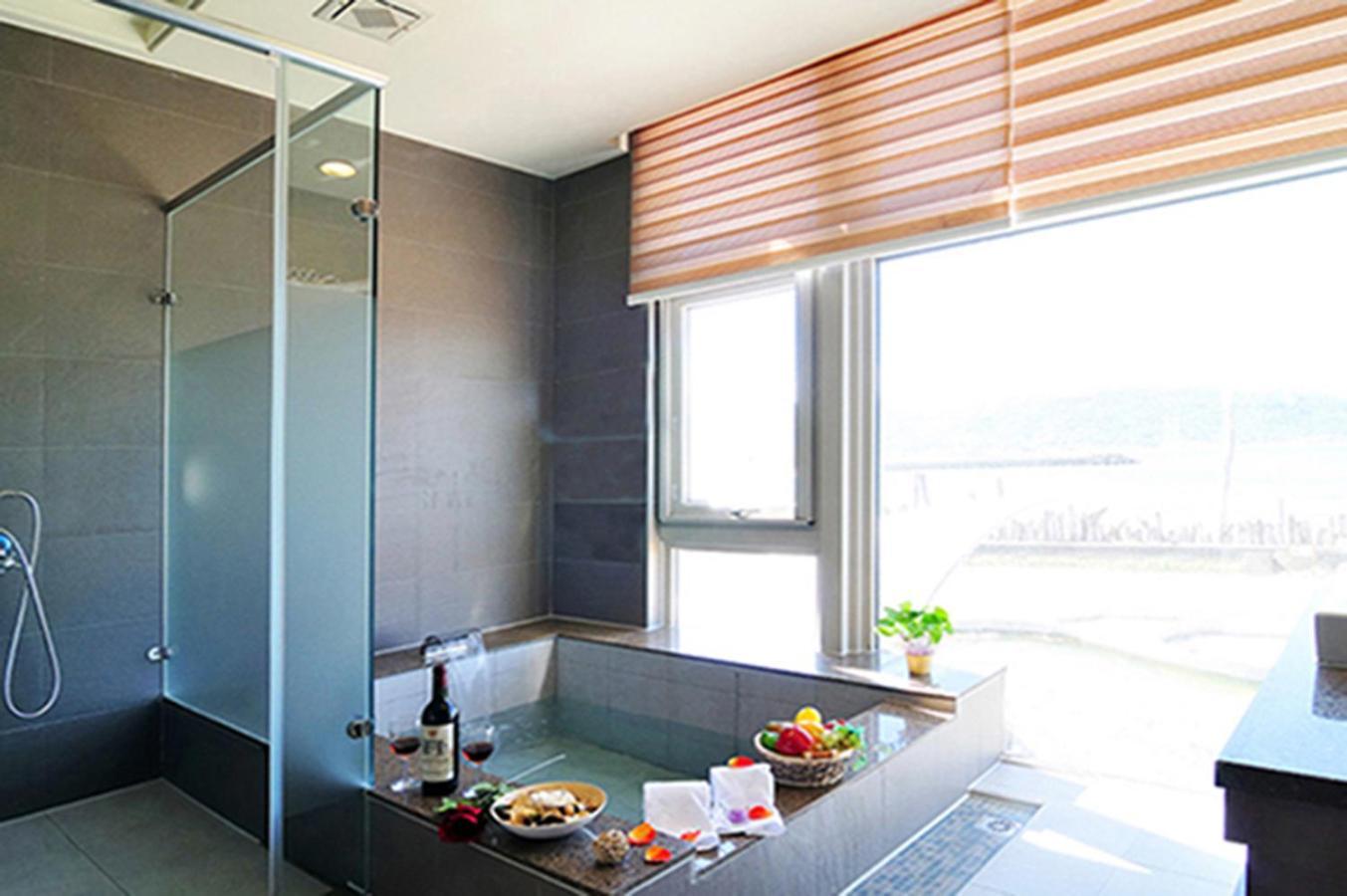 Jinshan Sakura Bay Hot Spring Hotel Extérieur photo